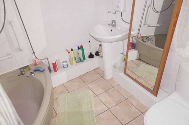  Image of 1 bedroom End of Terrace to rent in Avenue Hill Leeds LS8 at Chapel Allerton, LS8 4EY