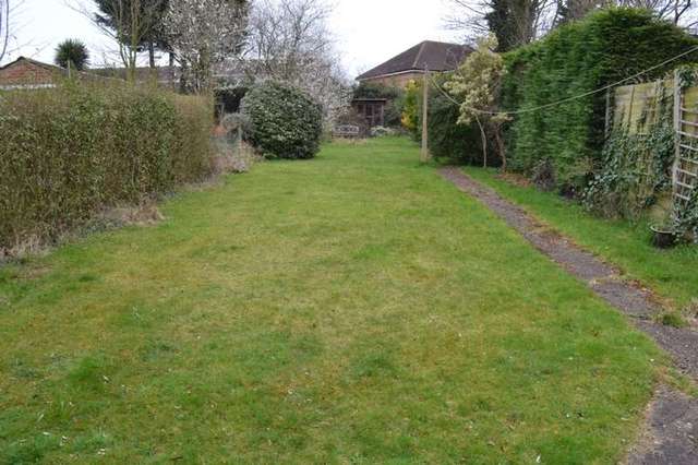  Image of 3 bedroom Terraced house for sale in Avenue Road Harold Wood Romford RM3 at Romford, RM3 0SU