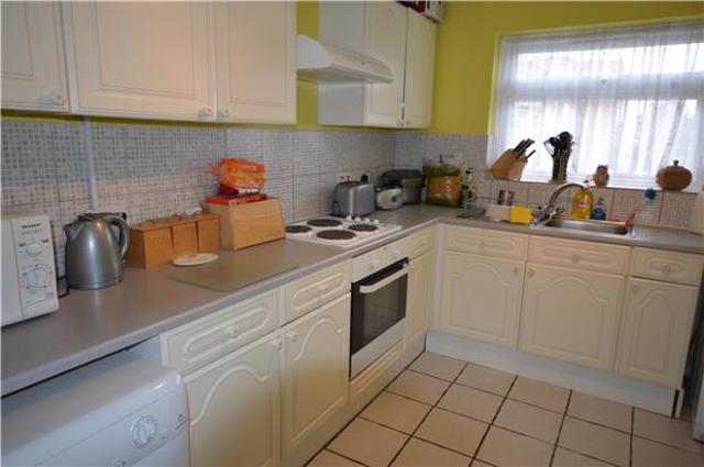  Image of 2 bedroom Flat to rent in Avenue Road Wallington SM6 at Avenue Road  Surrey, SM6 9QF