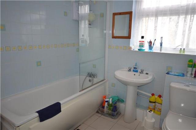  Image of 2 bedroom Flat to rent in Avenue Road Wallington SM6 at Avenue Road  Surrey, SM6 9QF