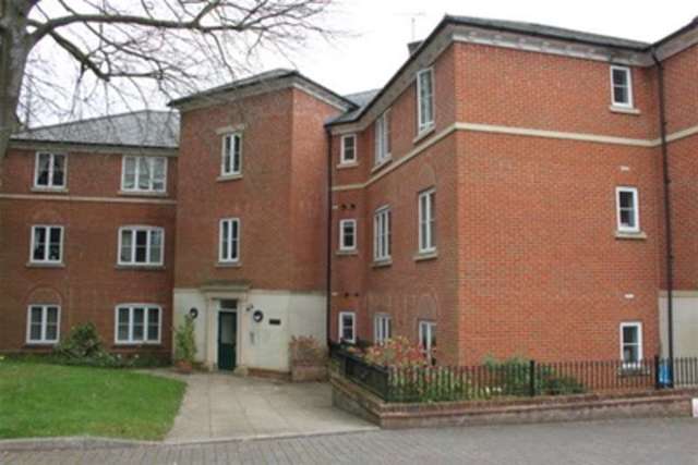  Image of 2 bedroom Flat to rent in Marnhull Rise Winchester SO22 at Winchester, SO22 5FG