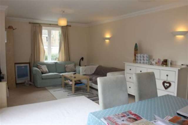  Image of 2 bedroom Flat to rent in Marnhull Rise Winchester SO22 at Winchester, SO22 5FG