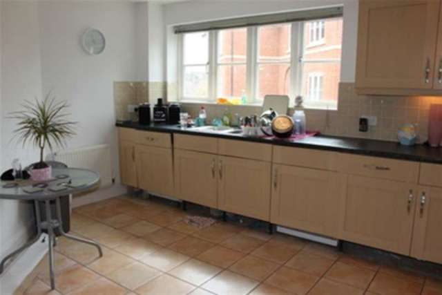  Image of 2 bedroom Flat to rent in Marnhull Rise Winchester SO22 at Winchester, SO22 5FG