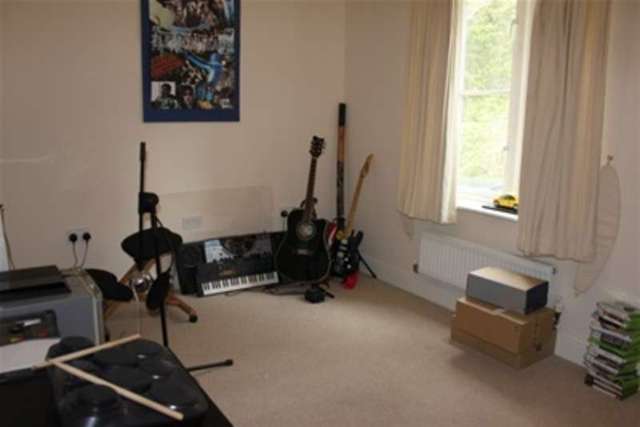 Image of 2 bedroom Flat to rent in Marnhull Rise Winchester SO22 at Winchester, SO22 5FG