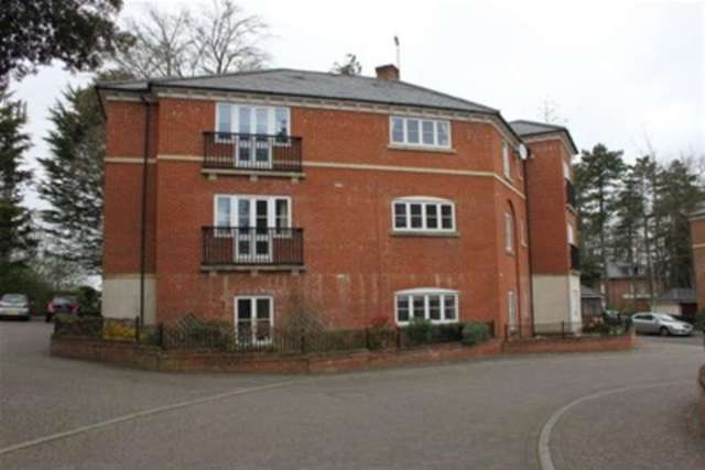  Image of 2 bedroom Flat to rent in Marnhull Rise Winchester SO22 at Winchester, SO22 5FG
