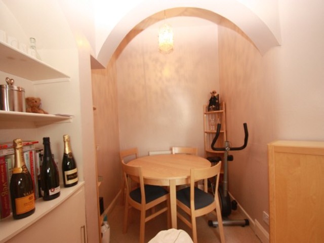  Image of 1 bedroom Flat to rent in Balcarres Street Edinburgh EH10 at Morningside, EH10 5JQ