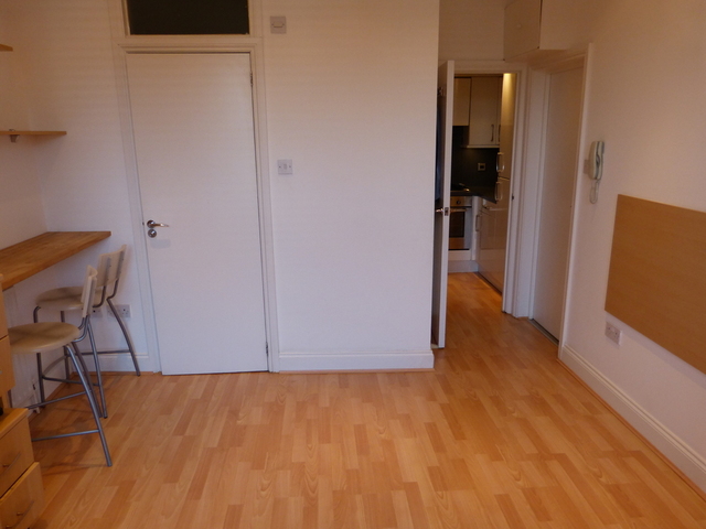  Image of Studio flat to rent in Ballards Lane London N3 at FINCHLEY CENTRAL  LONDON, N3 2DN