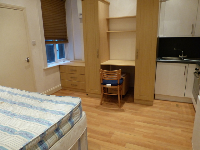  Image of Studio flat to rent in Ballards Lane London N3 at FINCHLEY CENTRAL  LONDON, N3 2DN
