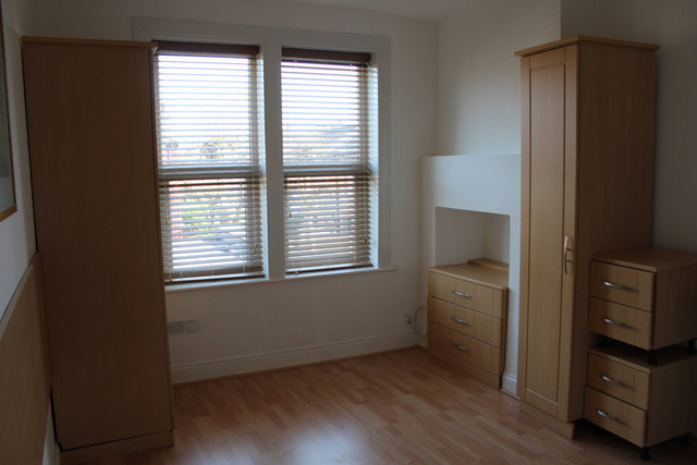  Image of Studio flat to rent in Ballards Lane London N3 at Ballards Lane Finchley London, N3 2DN