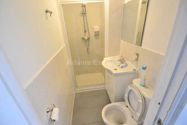 Image of 1 bedroom House Share to rent in Basingstoke Road Reading RG2 at Basingstoke Road  Reading, RG2 0EL