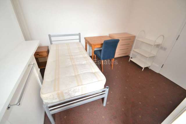  Image of 1 bedroom House Share to rent in Basingstoke Road Reading RG2 at Basingstoke Road  Reading, RG2 0EL