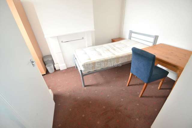  Image of 1 bedroom House Share to rent in Basingstoke Road Reading RG2 at Basingstoke Road  Reading, RG2 0EL