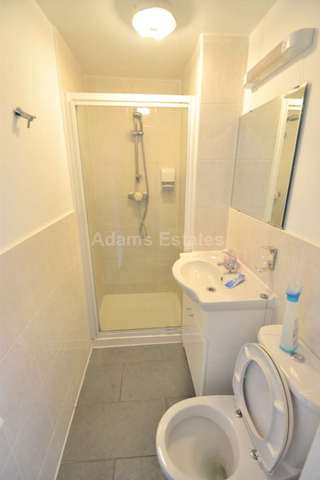  Image of 1 bedroom House Share to rent in Basingstoke Road Reading RG2 at Basingstoke Road  Reading, RG2 0EL