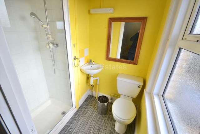  Image of 1 bedroom House Share to rent in Basingstoke Road Reading RG2 at Basingstoke Road  Reading, RG2 0EL