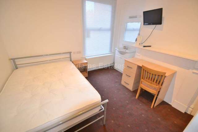  Image of 1 bedroom House Share to rent in Basingstoke Road Reading RG2 at Basingstoke Road  Reading, RG2 0EL
