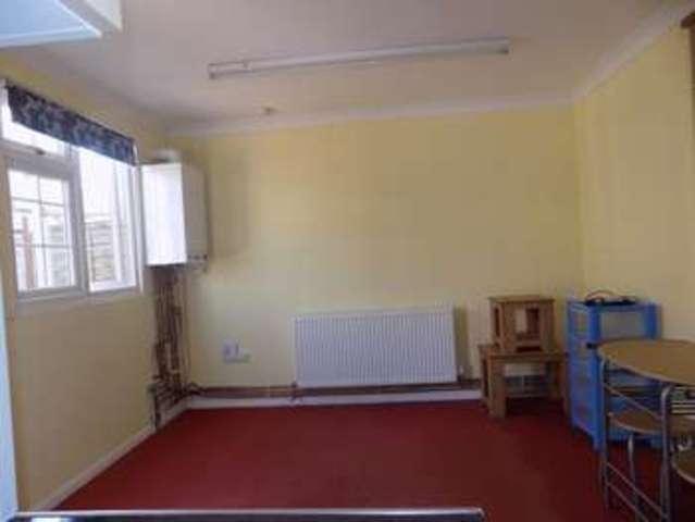  Image of 1 bedroom Flat to rent in Beaumont Road Slough SL2 at Beaumont Road  Slough, SL2 1NG