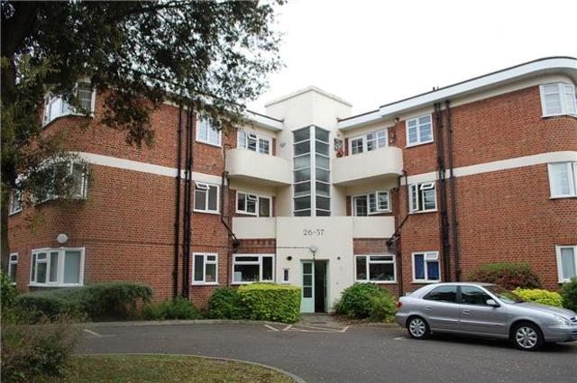  Image of 2 bedroom Flat to rent in Benhill Wood Road Sutton SM1 at Surrey, SM1 3SS