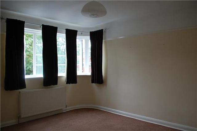  Image of 2 bedroom Flat to rent in Benhill Wood Road Sutton SM1 at Surrey, SM1 3SS