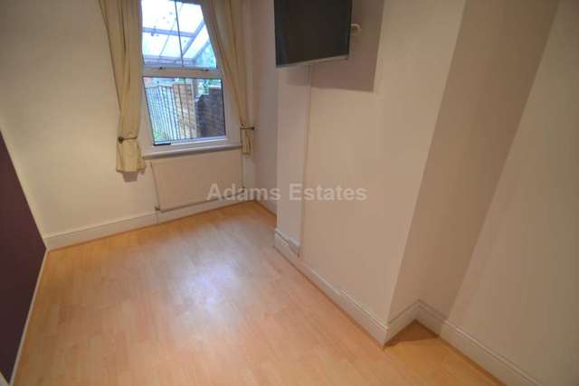  Image of 1 bedroom House Share to rent in Beresford Road Reading RG30 at Beresford Road  Reading, RG30 1BX