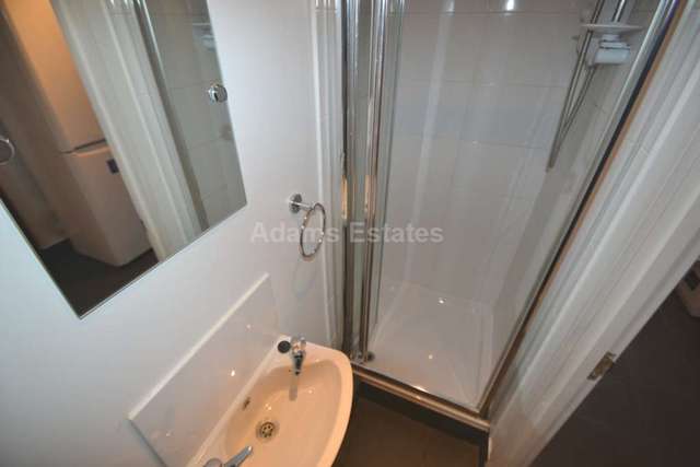  Image of 1 bedroom House Share to rent in Beresford Road Reading RG30 at Beresford Road  Reading, RG30 1BX