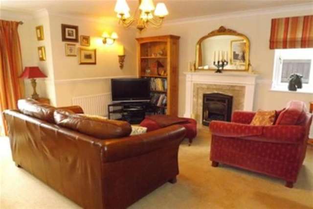  Image of 4 bedroom Detached house to rent in Birkdale Close Macclesfield SK10 at Macclesfield, SK10 2UA