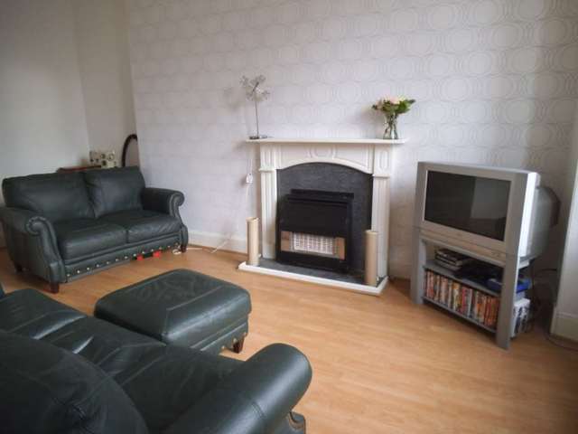  Image of 1 bedroom Flat to rent in Blythswood Drive Paisley PA3 at Blythswood Drive (  Paisley, PA3 2ES
