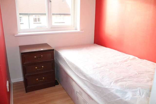  Image of 3 bedroom Semi-Detached house to rent in Bobbins Gate Paisley PA1 at Bobbins Gate  Paisley, PA1 2NY
