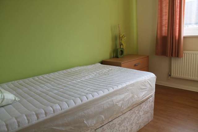  Image of 3 bedroom Semi-Detached house to rent in Bobbins Gate Paisley PA1 at Bobbins Gate  Paisley, PA1 2NY