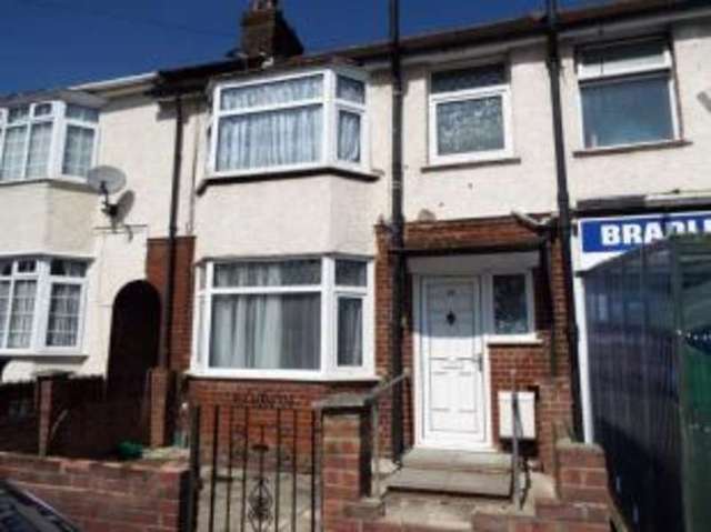  Image of 3 bedroom Terraced house for sale in Bradley Road Luton LU4 at Luton Bedfordshire Leagrave, LU4 8SW