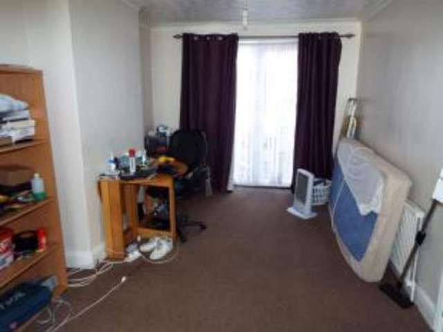  Image of 3 bedroom Terraced house for sale in Bradley Road Luton LU4 at Luton Bedfordshire Leagrave, LU4 8SW