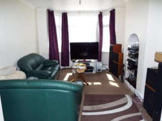  Image of 3 bedroom Terraced house for sale in Bradley Road Luton LU4 at Luton Bedfordshire Leagrave, LU4 8SW