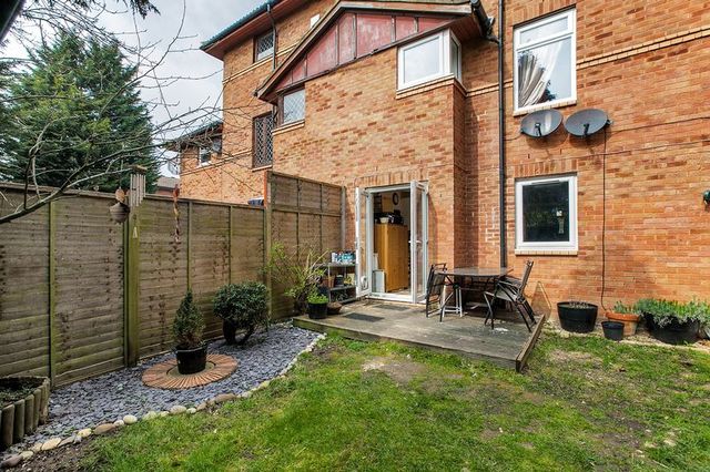  Image of 2 bedroom Flat for sale in Bradwell Common Boulevard Bradwell Common Milton Keynes MK13 at Bradwell Common Boulevard Bradwell Common Milton Keynes, MK13 8ER