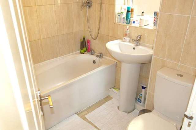  Image of 1 bedroom Apartment to rent in Bransby Court Farsley Pudsey LS28 at Farsley, LS28 5UP