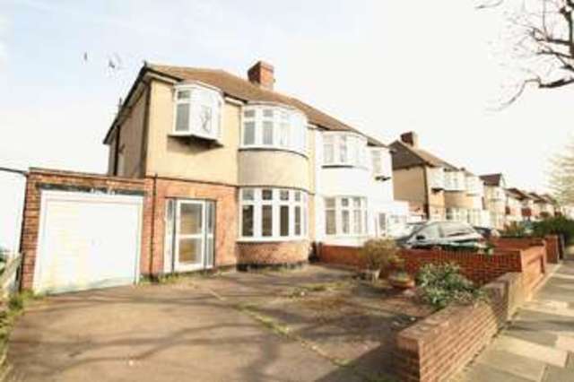  Image of 3 bedroom Semi-Detached house to rent in Broad Walk London SE3 at Broadwalk  Blackheath, SE3 8NF