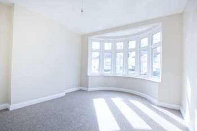  Image of 3 bedroom Semi-Detached house to rent in Broad Walk London SE3 at Broadwalk  Blackheath, SE3 8NF
