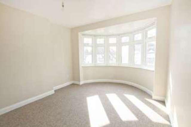  Image of 3 bedroom Semi-Detached house to rent in Broad Walk London SE3 at Broadwalk  Blackheath, SE3 8NF