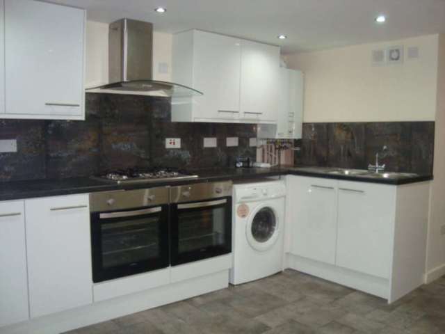  Image of 1 bedroom House Share to rent in Broadfield Road Manchester M14 at Broadfield Road Rusholme Manchester, M14 4WF