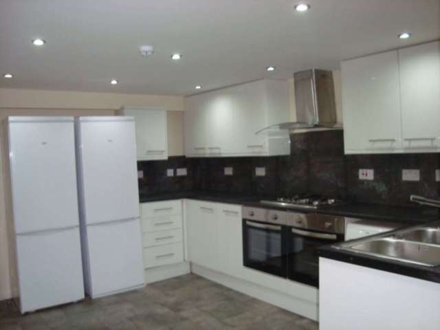  Image of 1 bedroom House Share to rent in Broadfield Road Manchester M14 at Broadfield Road Rusholme Manchester, M14 4WF