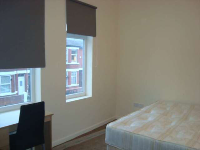  Image of 1 bedroom House Share to rent in Broadfield Road Manchester M14 at Broadfield Road Rusholme Manchester, M14 4WF