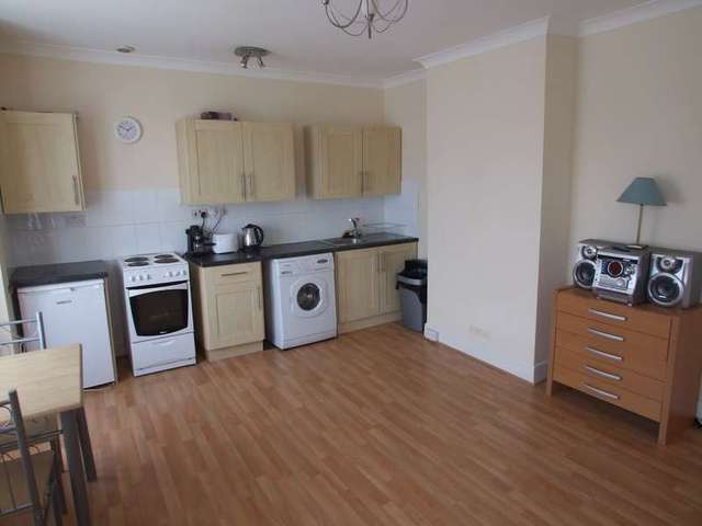  Image of 2 bedroom Flat to rent in Broadlands Road Southampton SO17 at Portswood Southampton, SO17 3AR