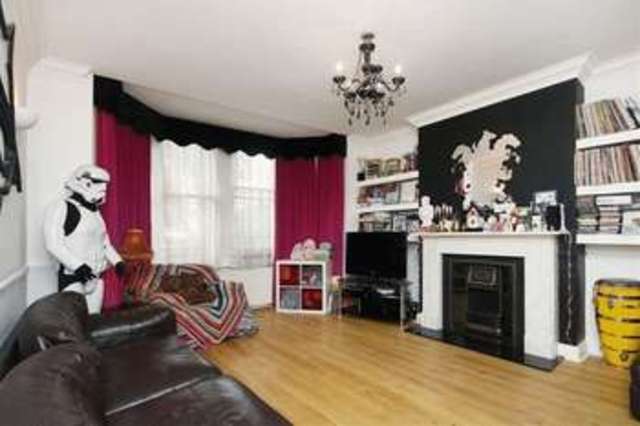  Image of 3 bedroom Flat for sale in Brondesbury Park London NW2 at Brondesbury Park Brondesbury Park London, NW2 5JN