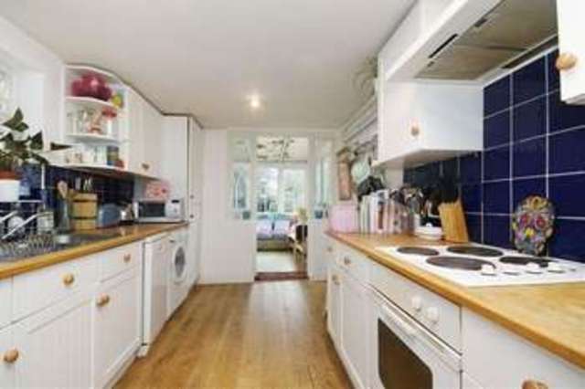  Image of 3 bedroom Flat for sale in Brondesbury Park London NW2 at Brondesbury Park Brondesbury Park London, NW2 5JN