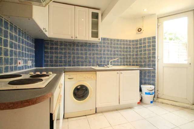  Image of 1 bedroom Flat to rent in Brookfield Avenue Sutton SM1 at Sutton, SM1 3QL