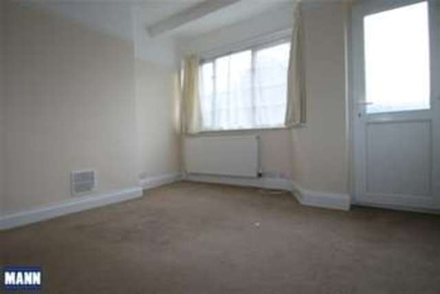  Image of 2 bedroom Property to rent in Burnham Road Dartford DA1 at Dartford, DA1 5AU