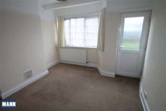  Image of 2 bedroom Property to rent in Burnham Road Dartford DA1 at Dartford, DA1 5AU