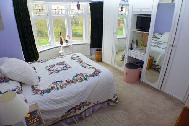  Image of 4 bedroom Semi-Detached house for sale in Burnt Oak Lane Blackfen Sidcup DA15 at Burnt Oak Lane  Sidcup, DA15 9BW