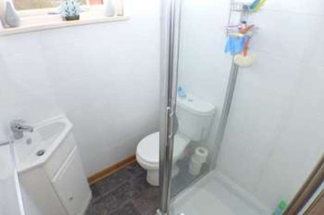  Image of 4 bedroom Semi-Detached house for sale in Burnt Oak Lane Blackfen Sidcup DA15 at Burnt Oak Lane  Sidcup, DA15 9BW