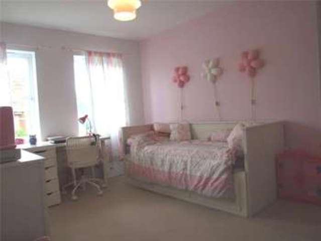  Image of 5 bedroom Detached house to rent in Bushell Way Arborfield Reading RG2 at Reading Berkshire Arborfield Garrison, RG2 9FQ
