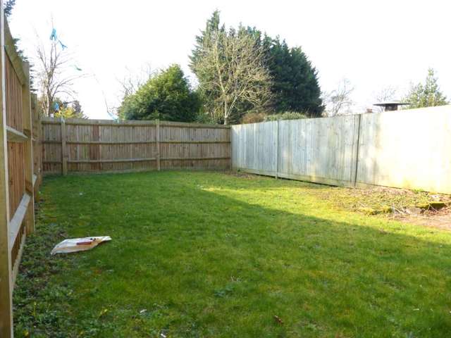  Image of 2 bedroom Flat to rent in Bushey Hall Road Bushey WD23 at Bushey Hall Road  Bushey, WD23 2EE