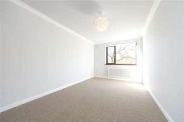  Image of 2 bedroom Flat to rent in Cadogan Terrace London E9 at Homerton London Hackney Wick, E9 5HR